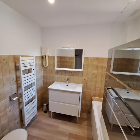 Hotel apartamentowy Veles 3*