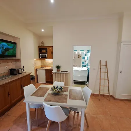 Hotel apartamentowy Veles 3*
