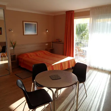Veles Cannes