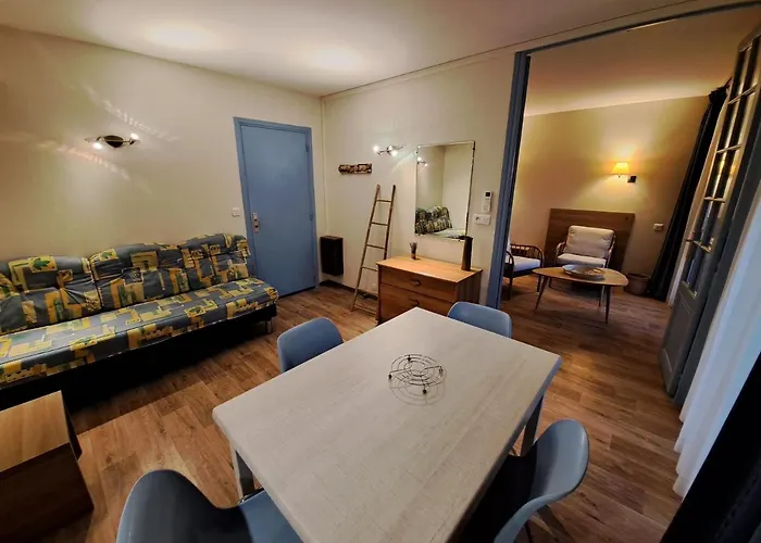 Aparthotel Veles 3*
