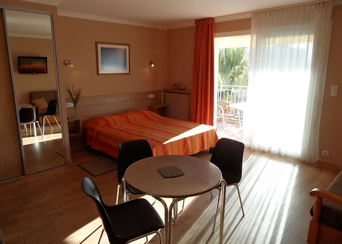 Veles Cannes