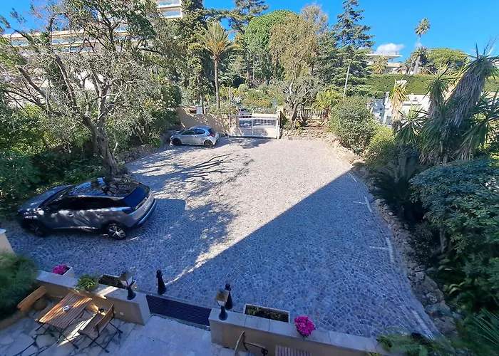 Veles 3* Cannes